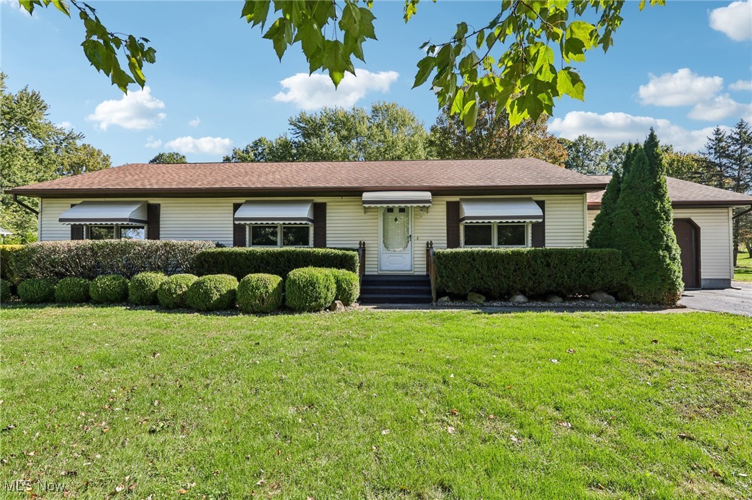1005 Ellsworth Bailey Road Warren, OH 44481 - Photo 2 of 34