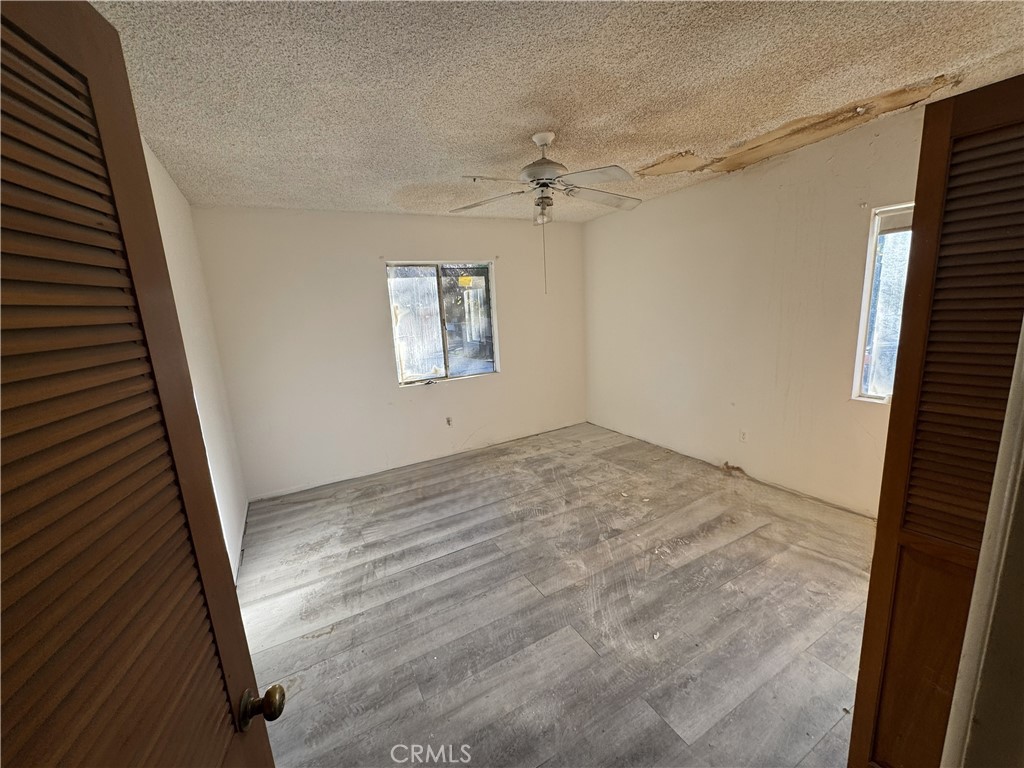 17545 Community Street Northridge, CA 91325 - Photo 16 of 22 en empty room with windows