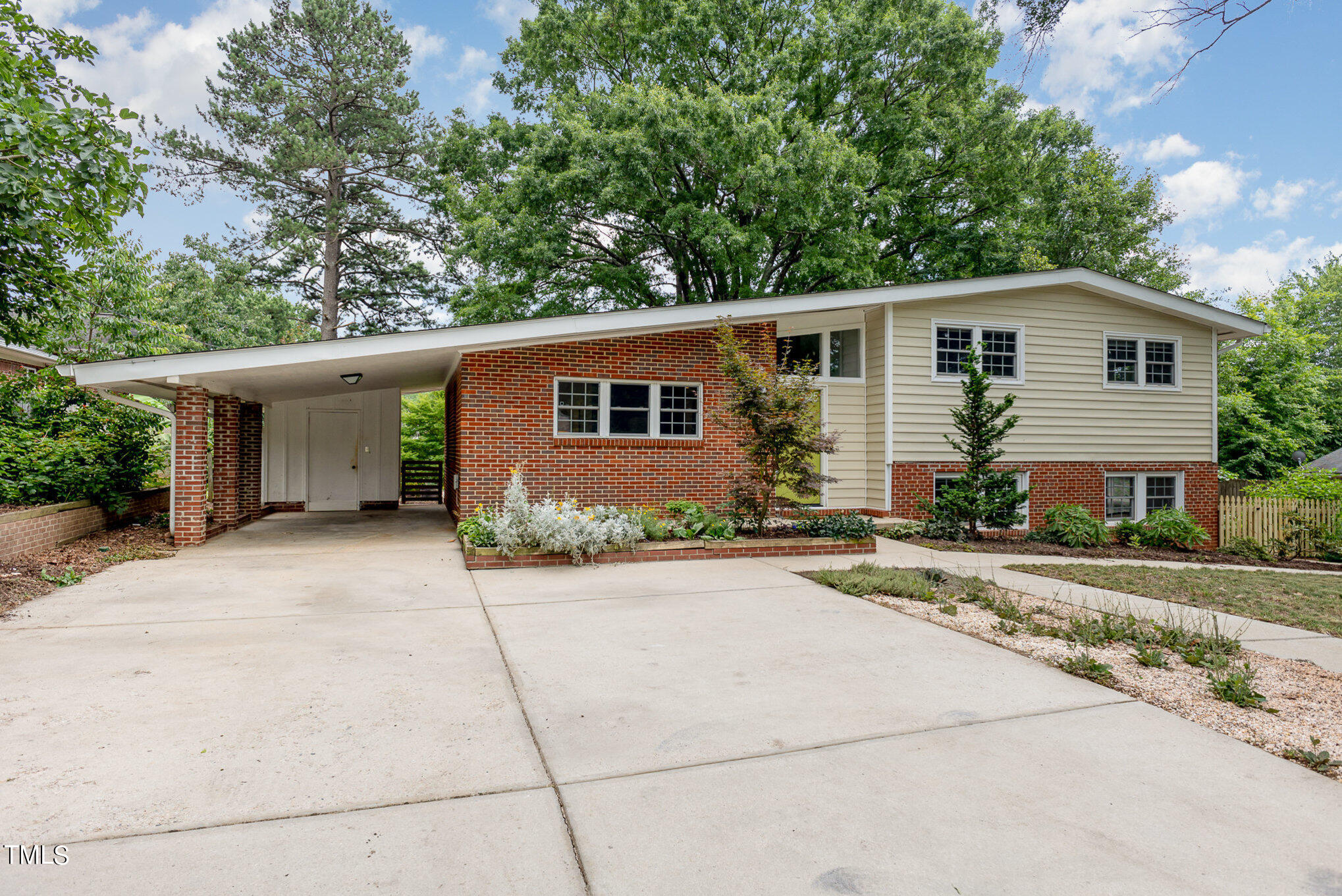 5125 Kaplan Drive Raleigh, NC 27606 - Photo 7 of 23 004_bc4a1988-edit_353