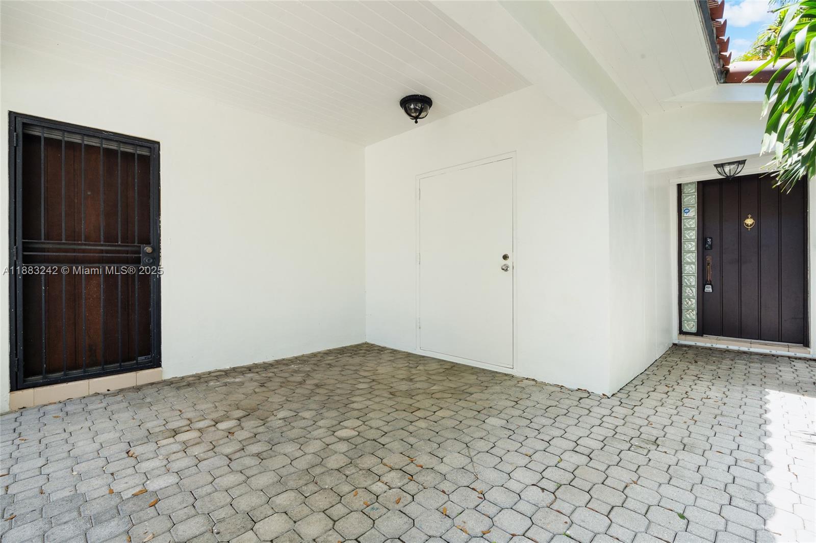 5810 Maggiore Street, Unit 5810 Coral Gables, FL 33146 - Photo 12 of 37 a view of an empty room