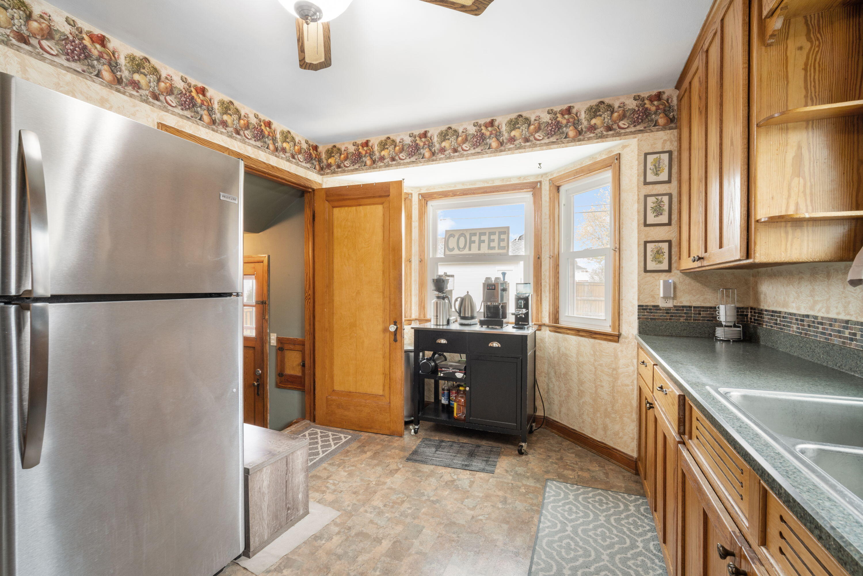 800 Menomonee Avenue South Milwaukee, WI 53172 - Photo 13 of 21 15_imgDSC09002