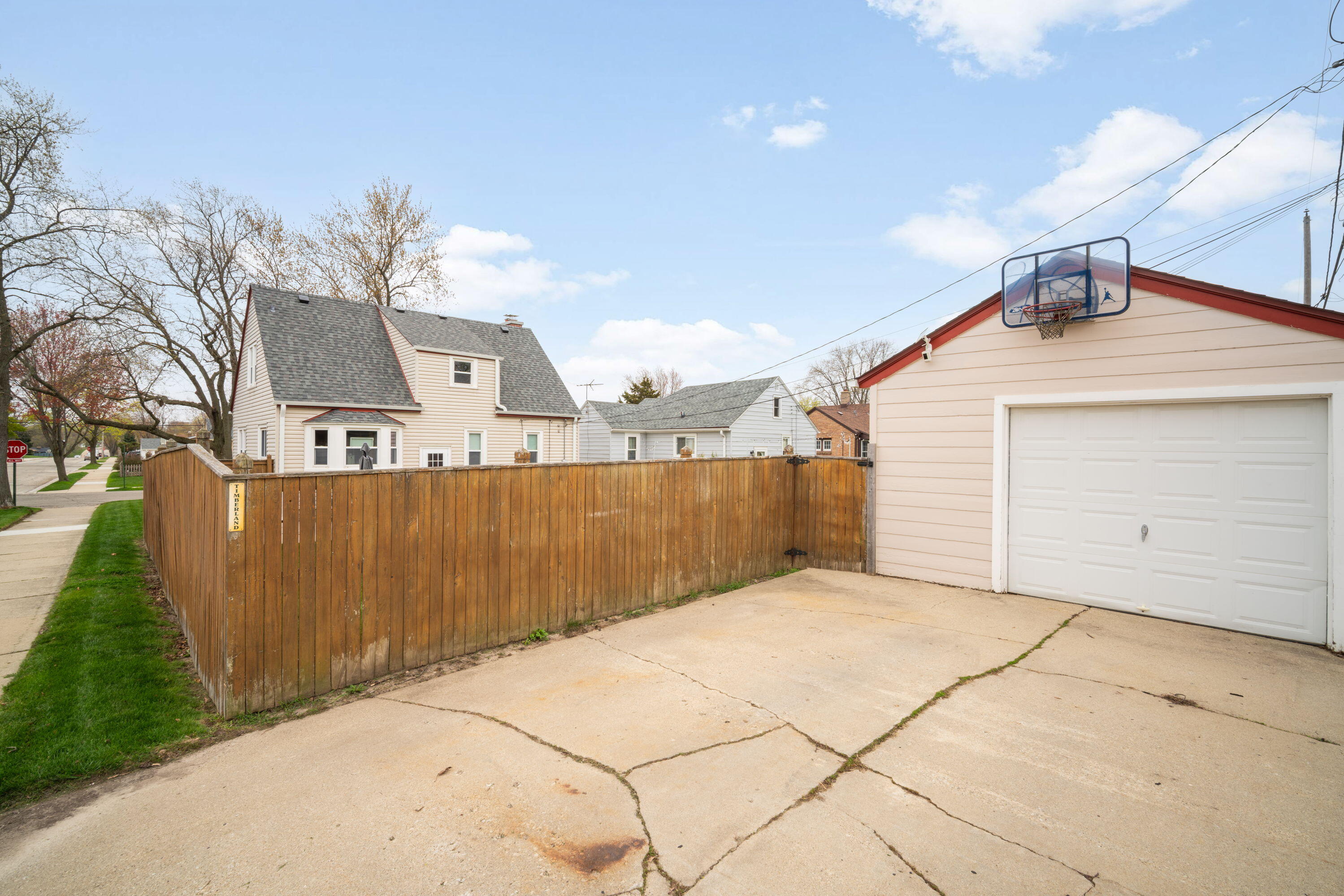 800 Menomonee Avenue South Milwaukee, WI 53172 - Photo 21 of 21 23_imgDSC09044