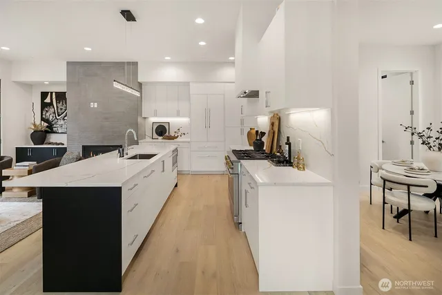 $2,170,000 | 286 118th Avenue Southeast, Bellevue, WA 98005