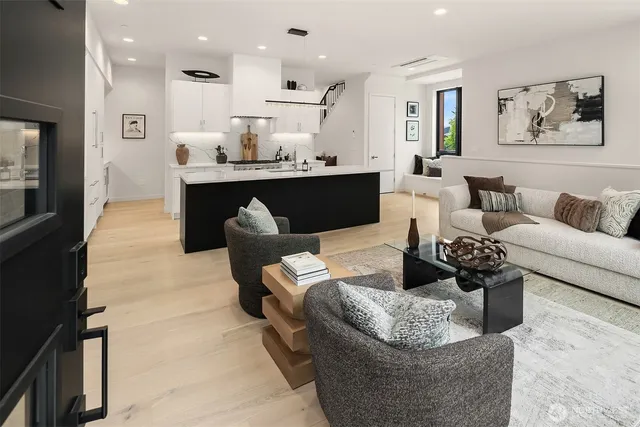 $2,170,000 | 286 118th Avenue Southeast, Bellevue, WA 98005