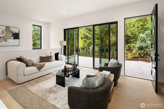 $2,170,000 | 286 118th Avenue Southeast, Bellevue, WA 98005