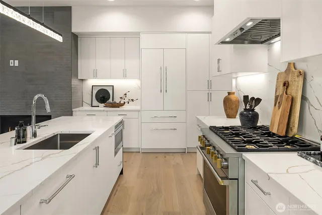 $2,170,000 | 286 118th Avenue Southeast, Bellevue, WA 98005