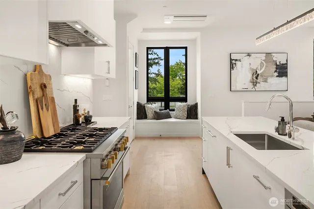 $2,170,000 | 286 118th Avenue Southeast, Bellevue, WA 98005