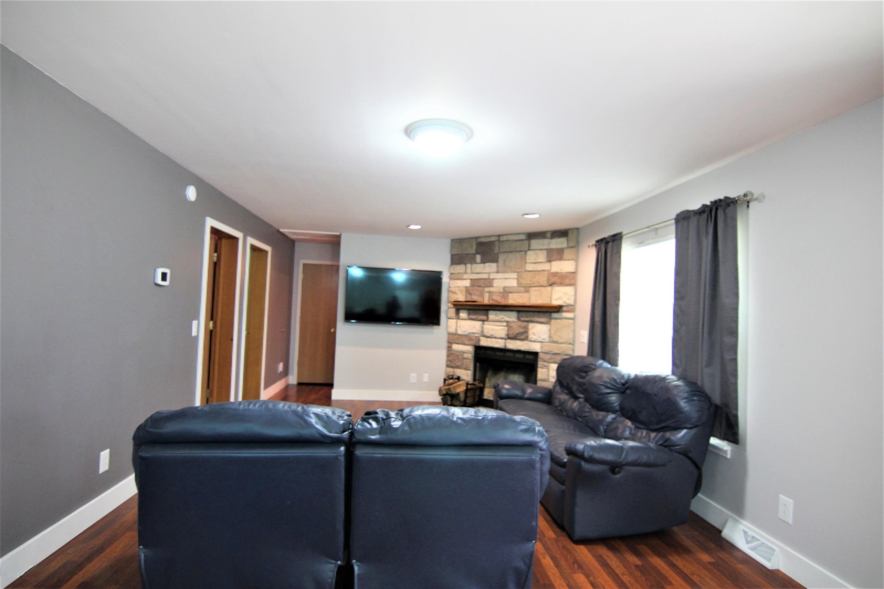 420 East River Road Muskegon, MI 49445 - Photo 12 of 41 Living Room
