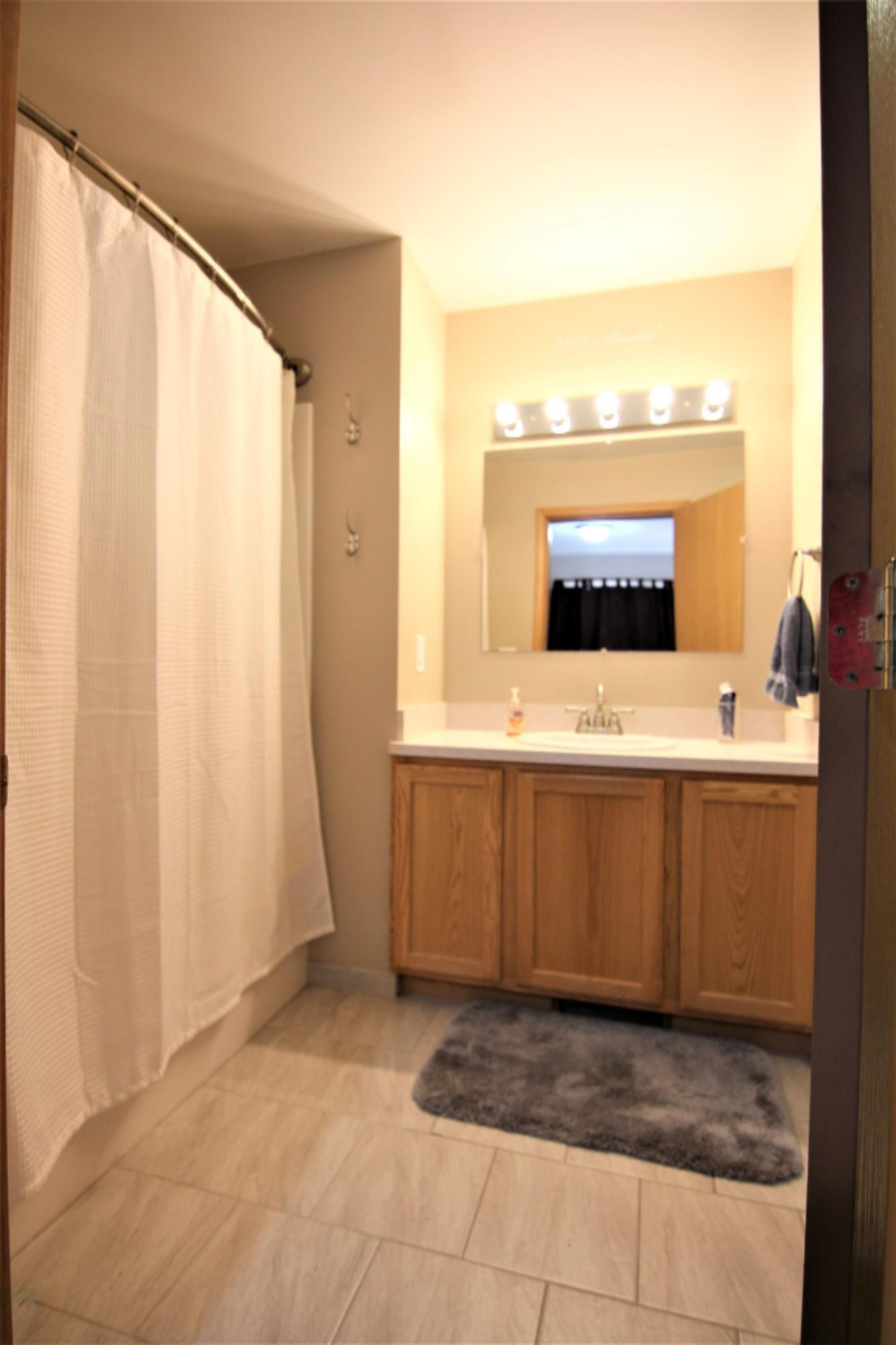 420 East River Road Muskegon, MI 49445 - Photo 16 of 41 Master Bathroom