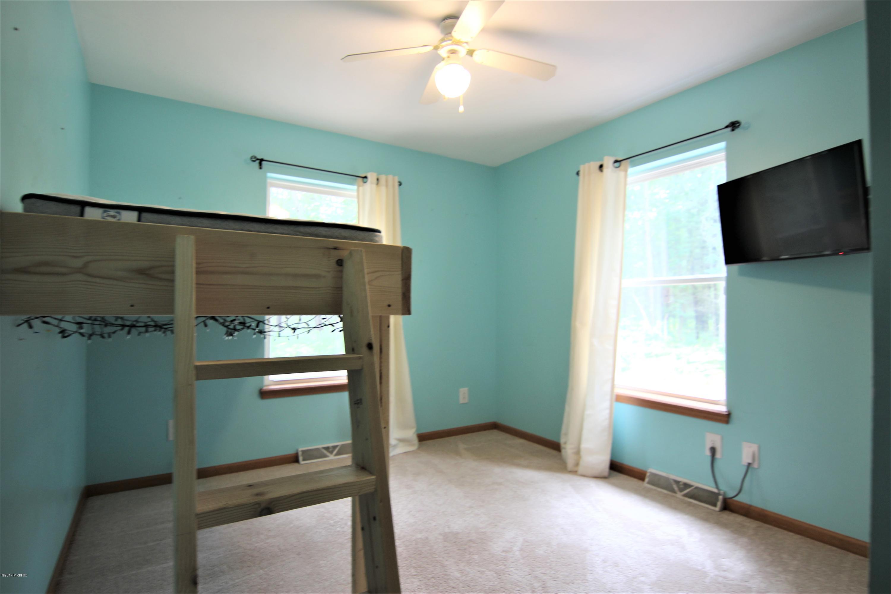 420 East River Road Muskegon, MI 49445 - Photo 19 of 41 Bedroom 3