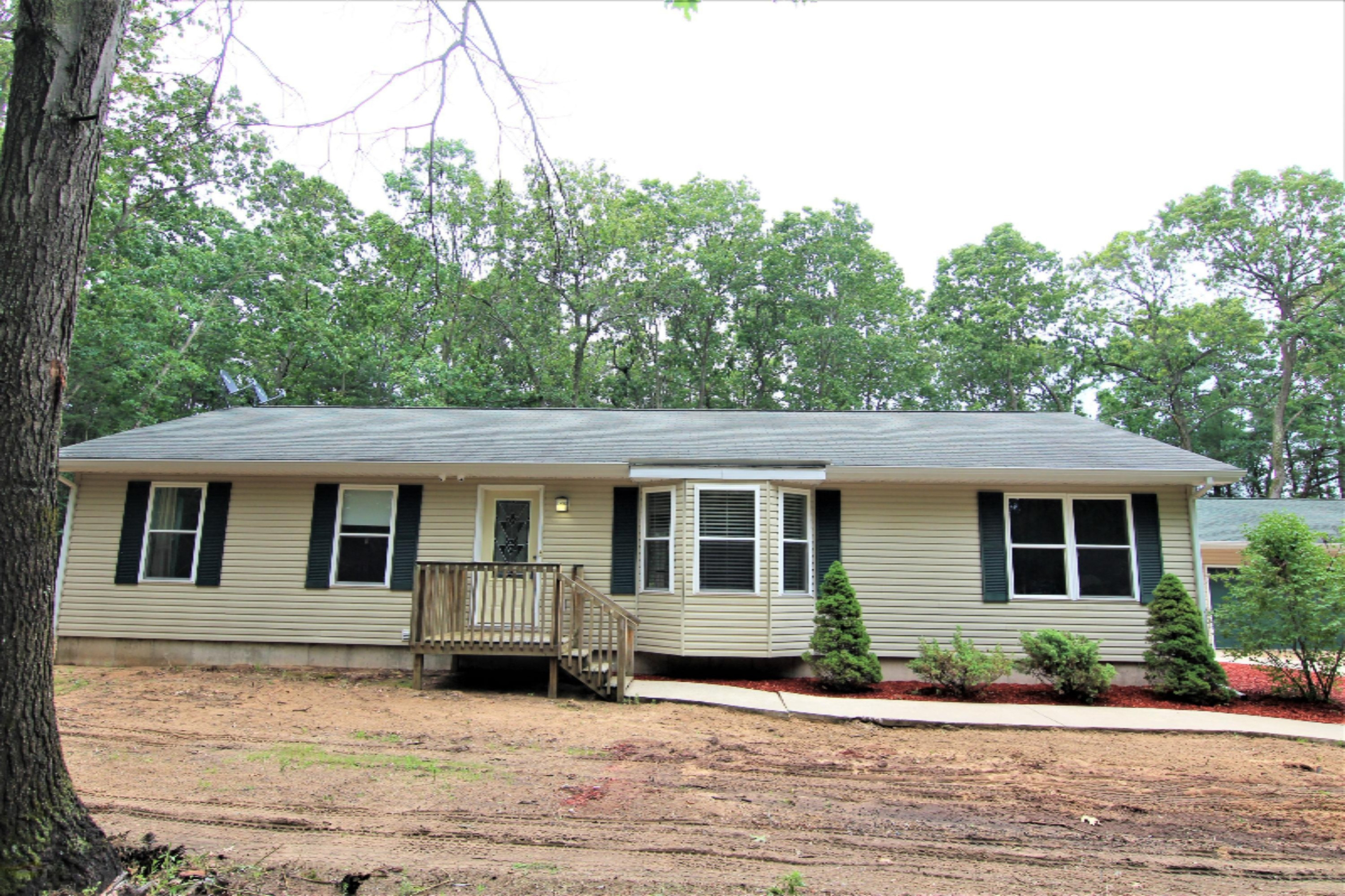 420 East River Road Muskegon, MI 49445 - Photo 2 of 41 Front 4