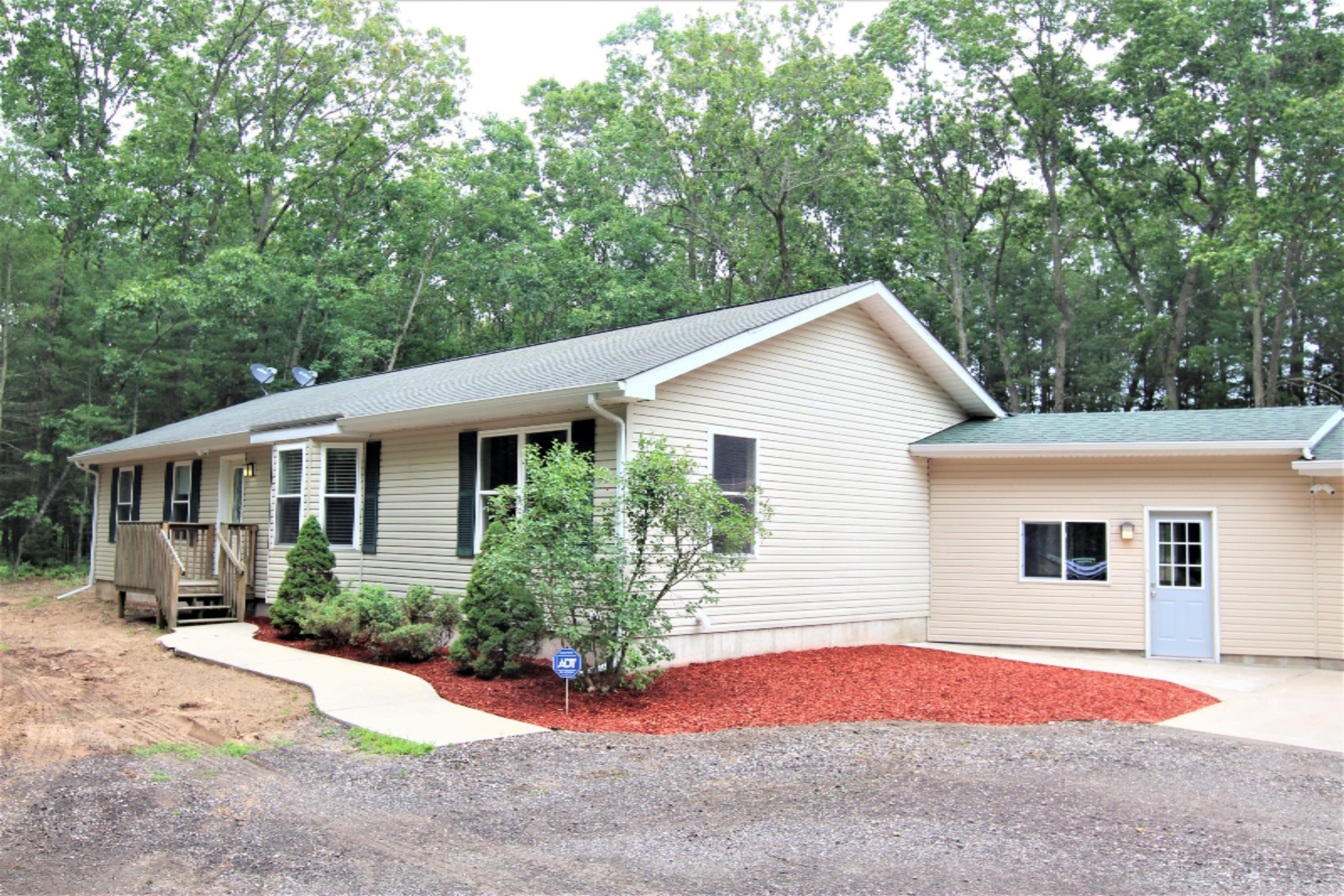 420 East River Road Muskegon, MI 49445 - Photo 3 of 41 Front 3