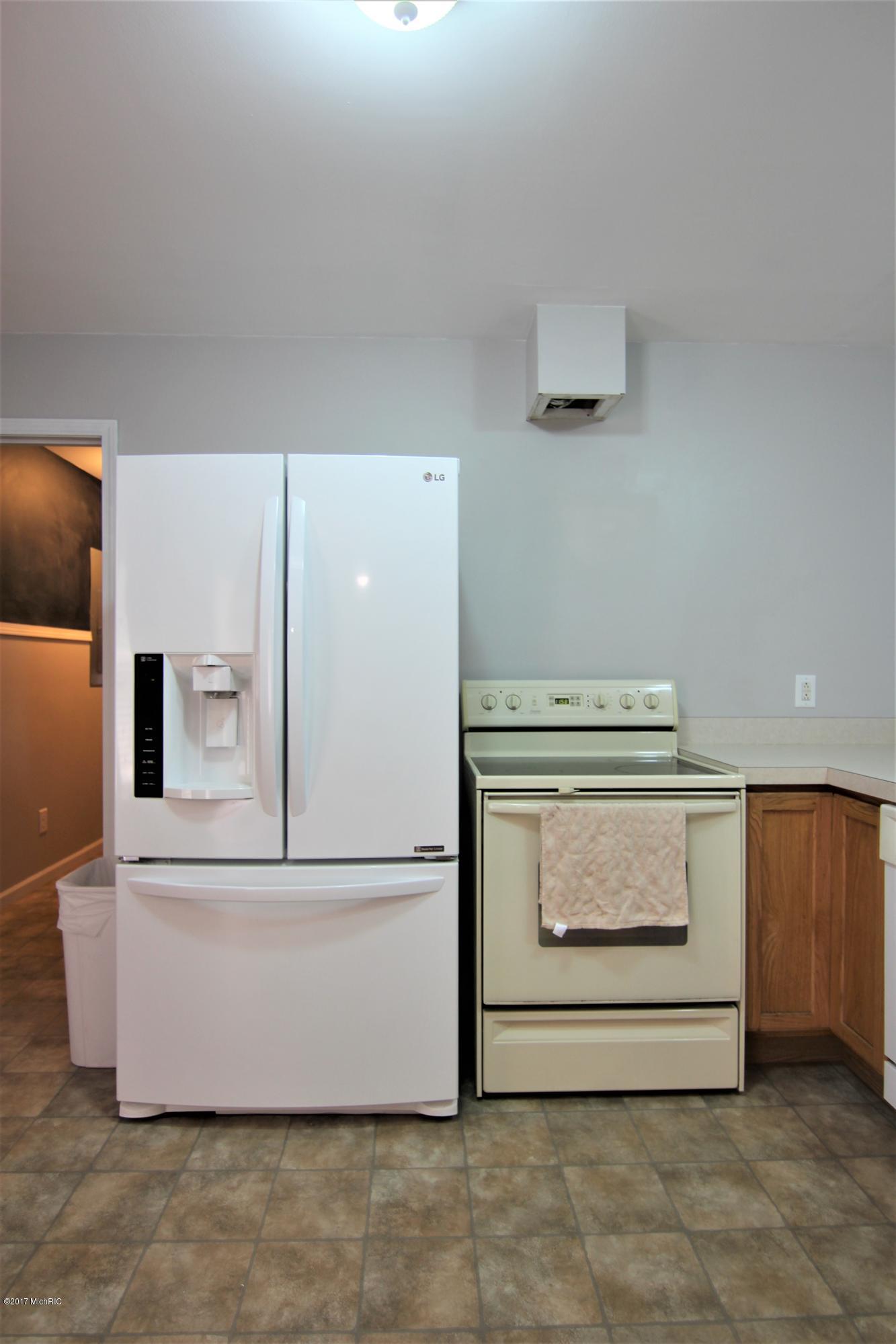 420 East River Road Muskegon, MI 49445 - Photo 8 of 41 Kitchen 2