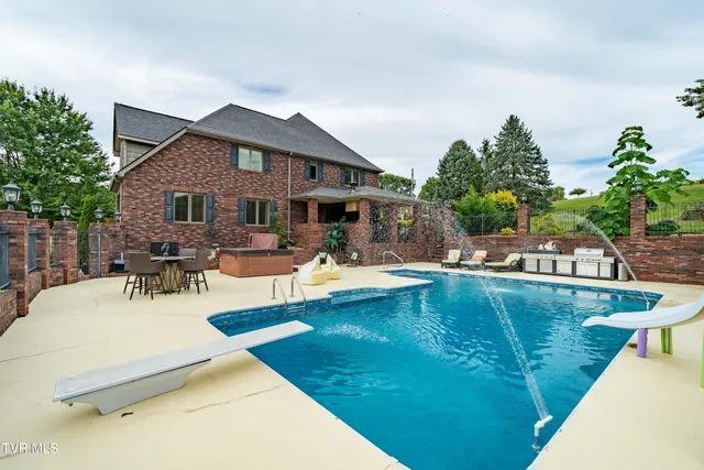 $899,985 | 194 Willow Brook Drive, Rosedale, VA 24280