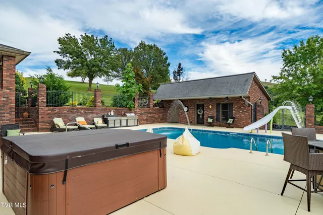 $899,985 | 194 Willow Brook Drive, Rosedale, VA 24280