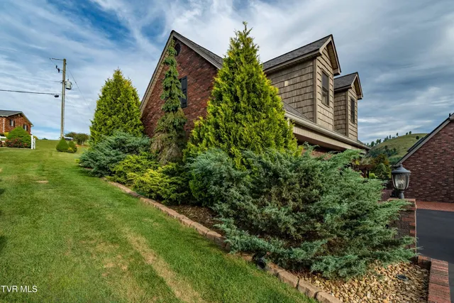 $899,985 | 194 Willow Brook Drive, Rosedale, VA 24280