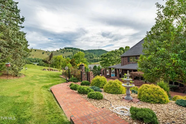 $899,985 | 194 Willow Brook Drive, Rosedale, VA 24280