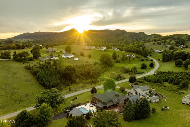 $899,985 | 194 Willow Brook Drive, Rosedale, VA 24280