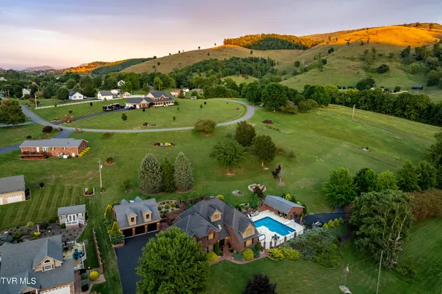 $899,985 | 194 Willow Brook Drive, Rosedale, VA 24280