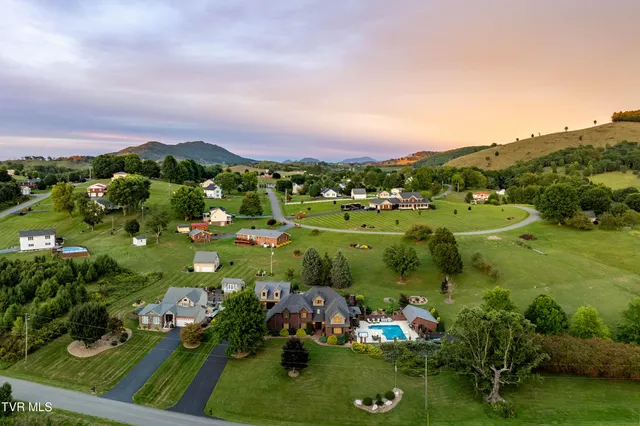 $899,985 | 194 Willow Brook Drive, Rosedale, VA 24280