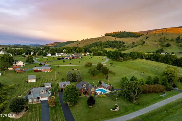 $899,985 | 194 Willow Brook Drive, Rosedale, VA 24280