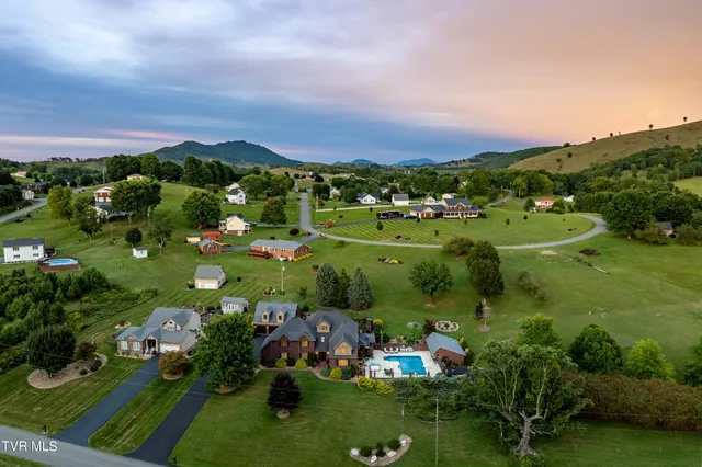 $899,985 | 194 Willow Brook Drive, Rosedale, VA 24280