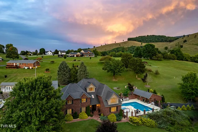 $899,985 | 194 Willow Brook Drive, Rosedale, VA 24280