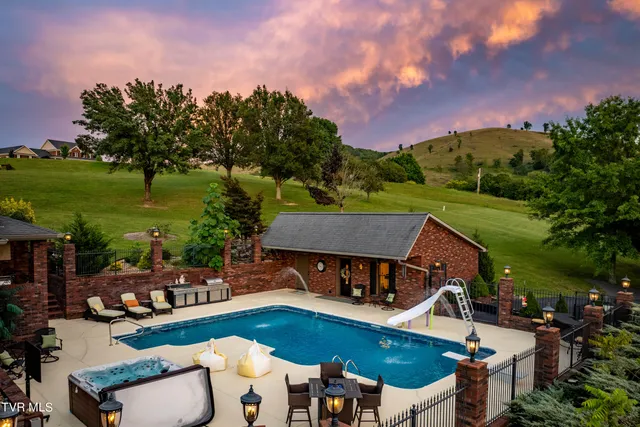 $899,985 | 194 Willow Brook Drive, Rosedale, VA 24280