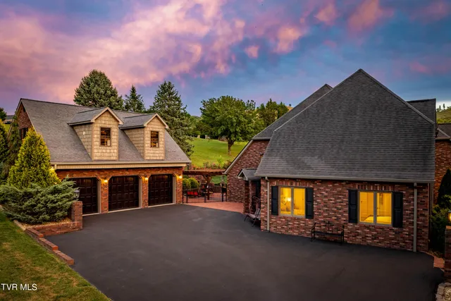 $899,985 | 194 Willow Brook Drive, Rosedale, VA 24280