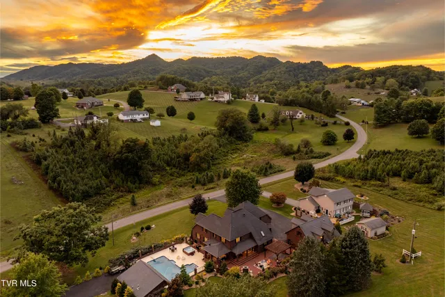 $899,985 | 194 Willow Brook Drive, Rosedale, VA 24280