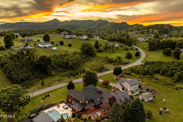 $899,985 | 194 Willow Brook Drive, Rosedale, VA 24280