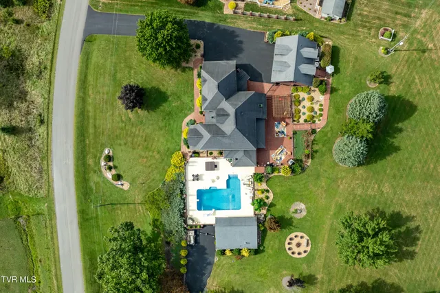 $899,985 | 194 Willow Brook Drive, Rosedale, VA 24280