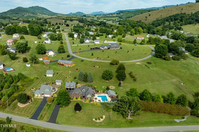 $899,985 | 194 Willow Brook Drive, Rosedale, VA 24280