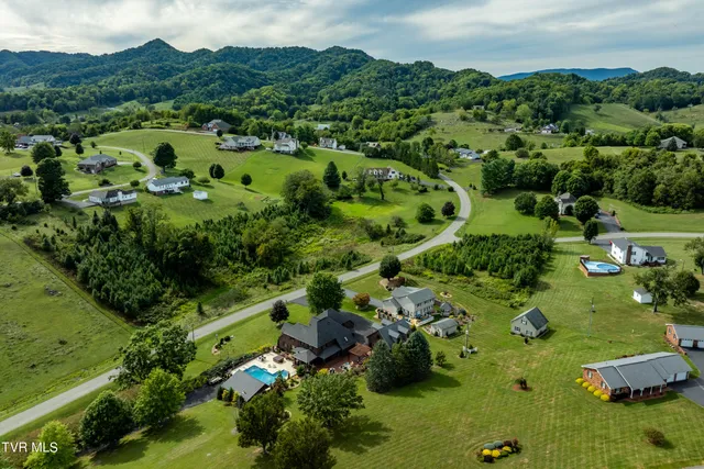 $899,985 | 194 Willow Brook Drive, Rosedale, VA 24280