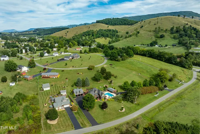 $899,985 | 194 Willow Brook Drive, Rosedale, VA 24280