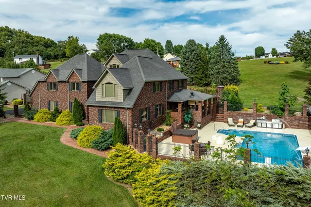 $899,985 | 194 Willow Brook Drive, Rosedale, VA 24280