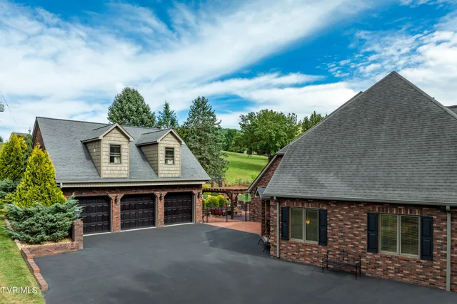 $899,985 | 194 Willow Brook Drive, Rosedale, VA 24280