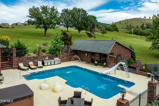 $899,985 | 194 Willow Brook Drive, Rosedale, VA 24280