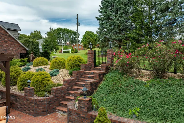 $899,985 | 194 Willow Brook Drive, Rosedale, VA 24280