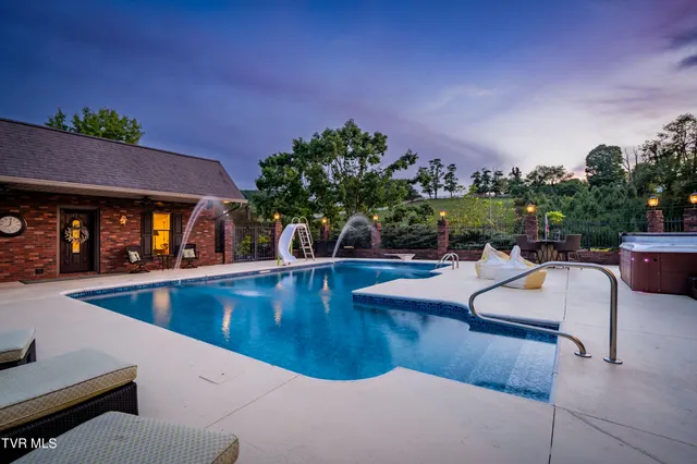 $899,985 | 194 Willow Brook Drive, Rosedale, VA 24280