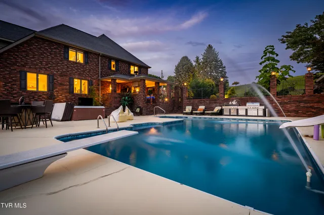 $899,985 | 194 Willow Brook Drive, Rosedale, VA 24280