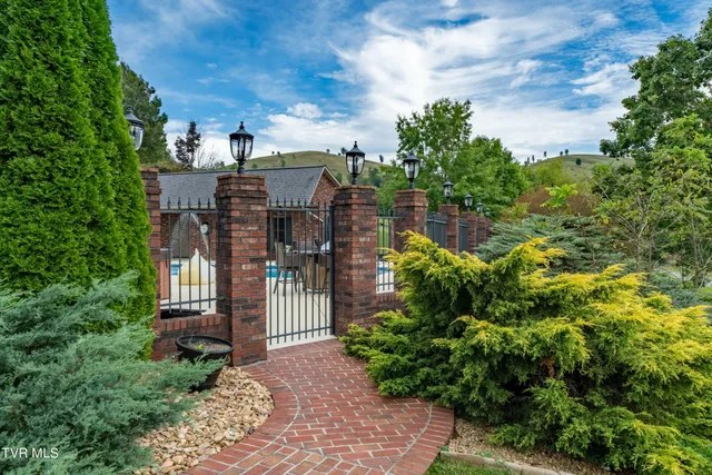 $899,985 | 194 Willow Brook Drive, Rosedale, VA 24280