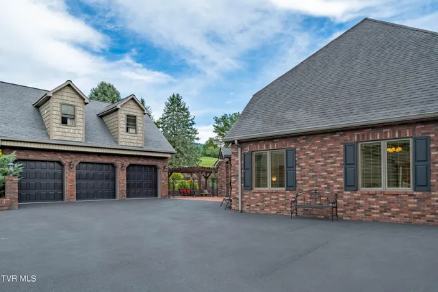 $899,985 | 194 Willow Brook Drive, Rosedale, VA 24280