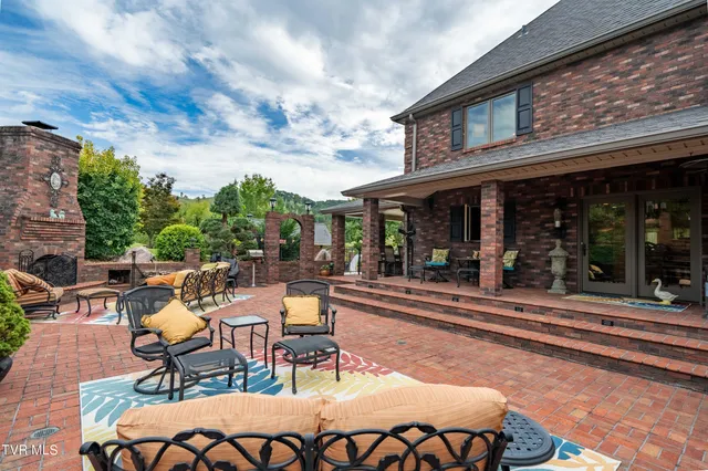 $899,985 | 194 Willow Brook Drive, Rosedale, VA 24280