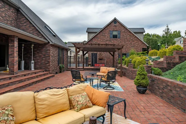 $899,985 | 194 Willow Brook Drive, Rosedale, VA 24280