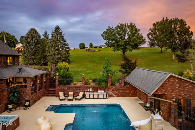 $899,985 | 194 Willow Brook Drive, Rosedale, VA 24280