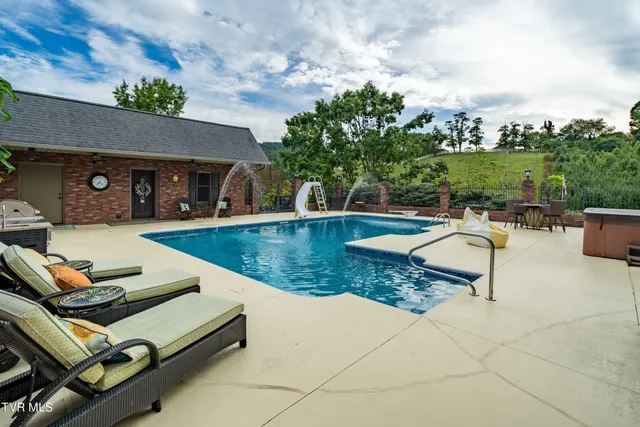 $899,985 | 194 Willow Brook Drive, Rosedale, VA 24280