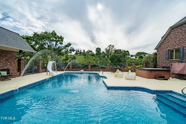 $899,985 | 194 Willow Brook Drive, Rosedale, VA 24280