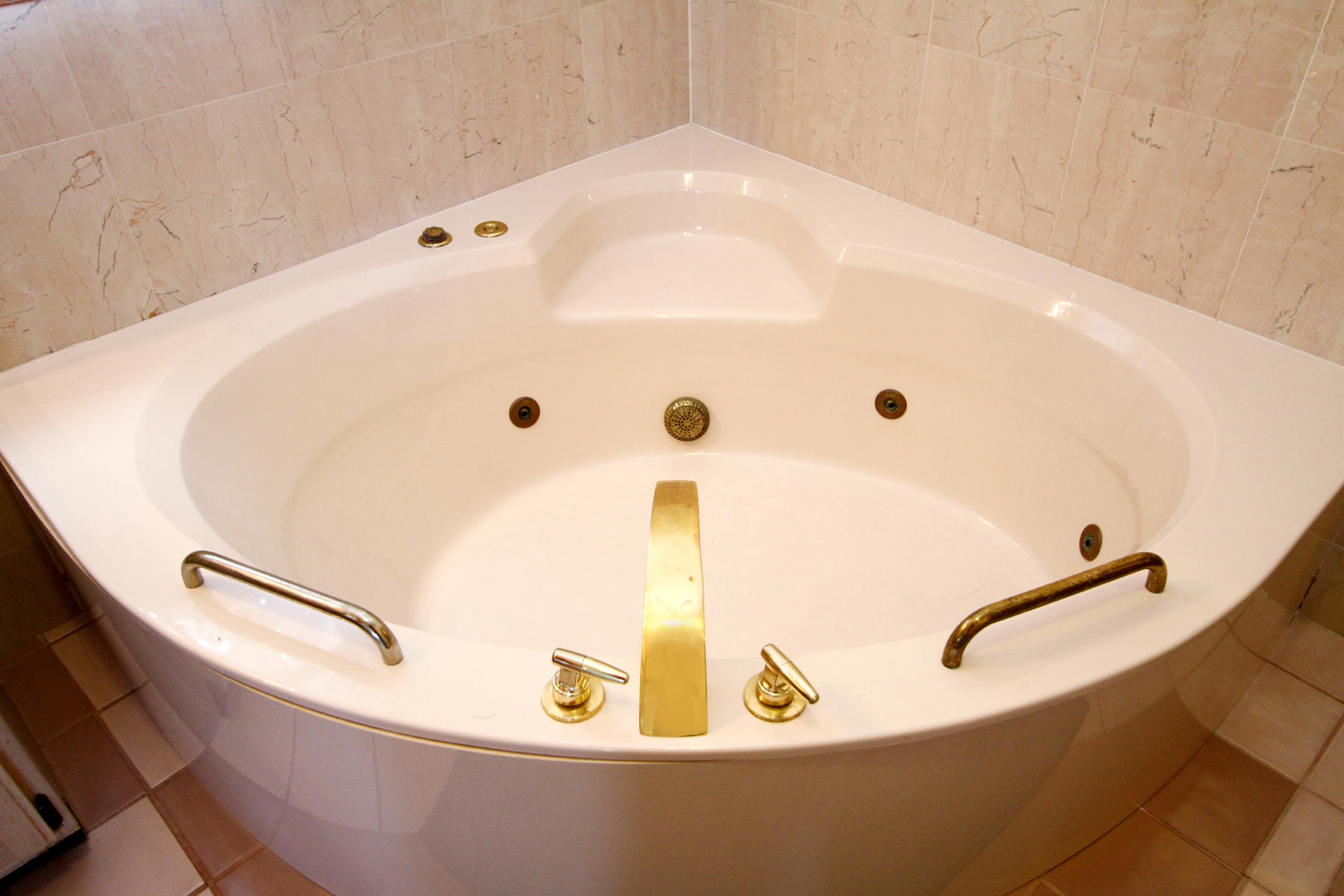 515 Steele Road Eastham, MA 02642 - Photo 27 of 33 Master tub