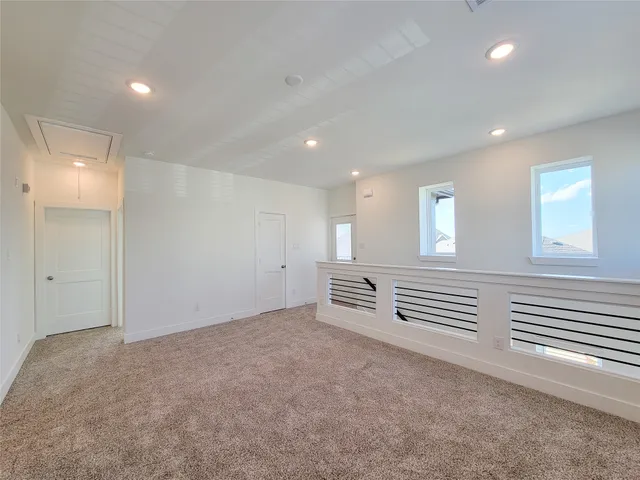 an empty room with windows and pillars in it